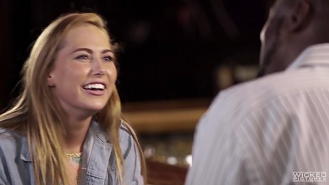 Carter Cruise is introducing herself