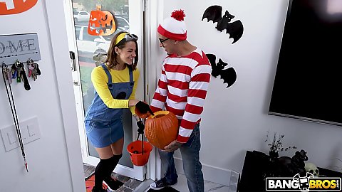 Halloween time is around town and Evelin Stone dressed like a minion brings a nice cock sucking mouth