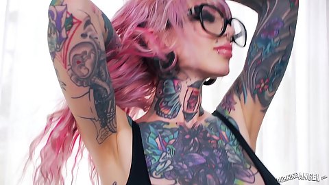 Pink haired glasses wearing tattoed girl Sydnee Vicious the vamp that likes eating out