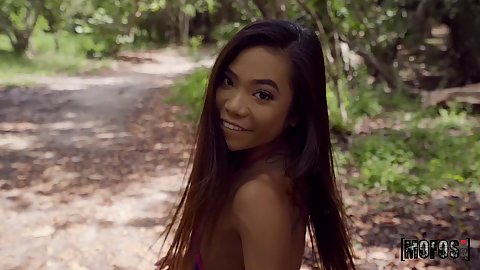 Pretty asian amateur gf Vina Sky on a beach vacation in sexy little white shorts giving head quickie in the shade