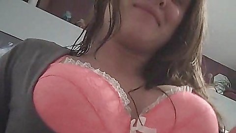 Gf showing off her new bra and some sexy titties